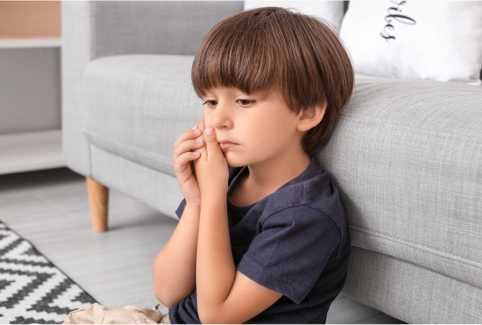 mage-of-a-5-year-old-child-with-tooth-pain-holding-their-mouth-with-their-hand-due-to-extreme-pain-e1720075166403.png